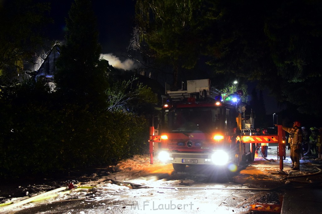 Grossfeuer Einfamilienhaus Siegburg Muehlengrabenstr P0590.JPG - Miklos Laubert